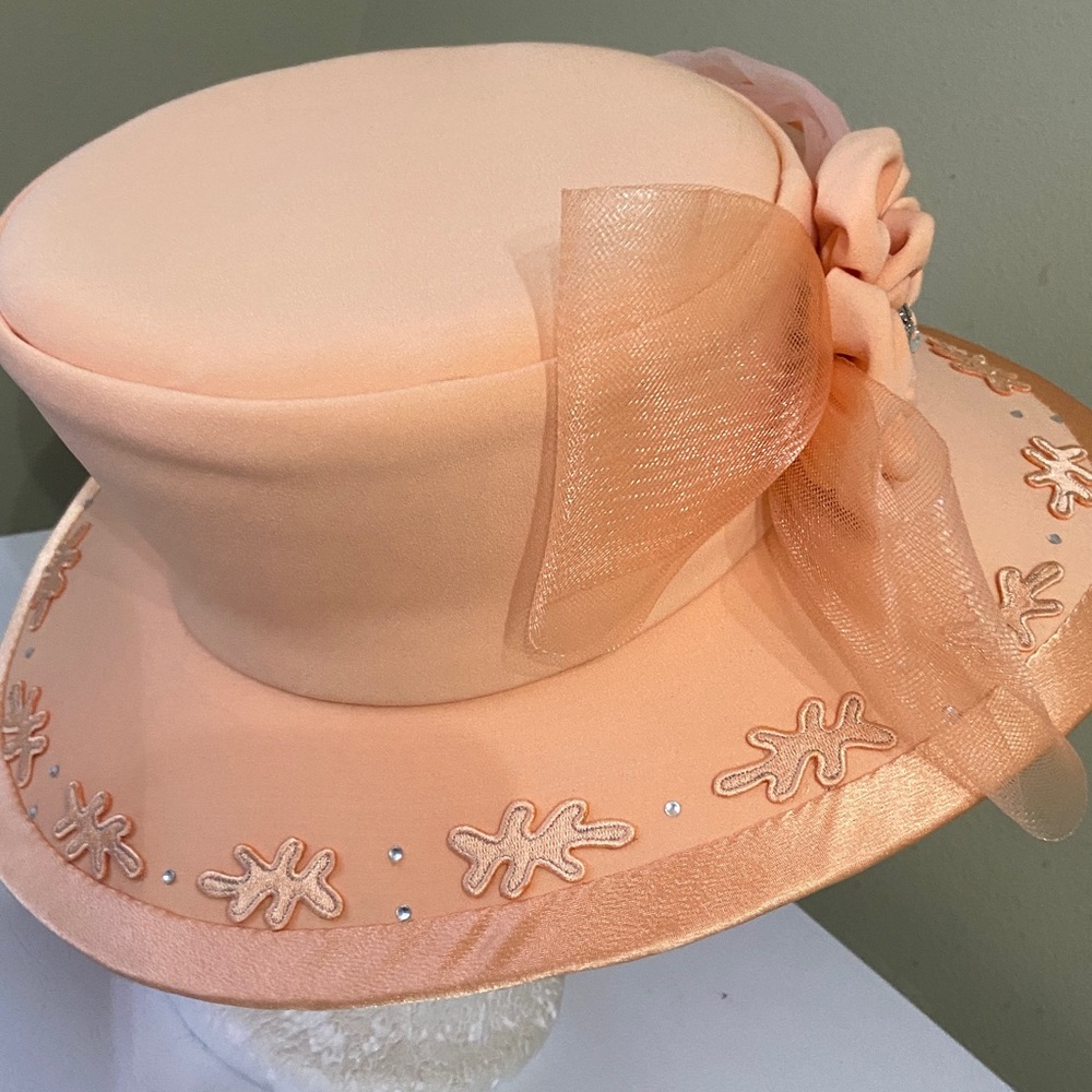 Gorgeous Church / Dress Hat by Lisa Rene’ - Picture 3 of 10